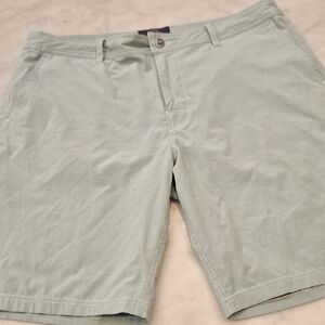 EvenTide‎ Mens Sz 35 Performance Shorts Light Green Zip Pocket Golf 9.5" Inseam